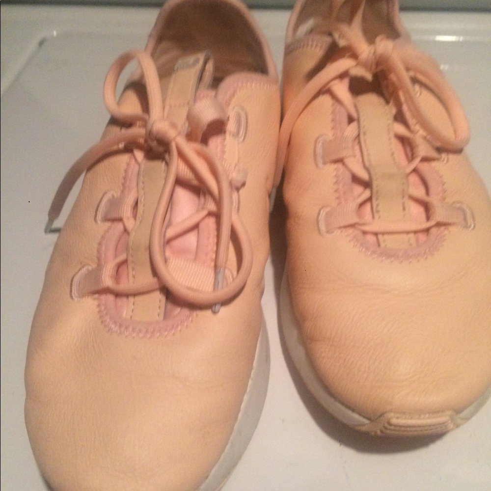 Sneakers - Picture 2 of 4